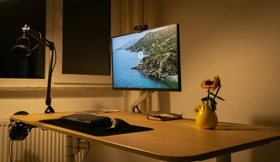 Pivot Home Office kurulumu — masa üstü tam setup